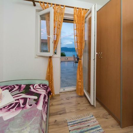 Apartment Leut With Spacious Terrace And Sea View สลาทิเน ภายนอก รูปภาพ