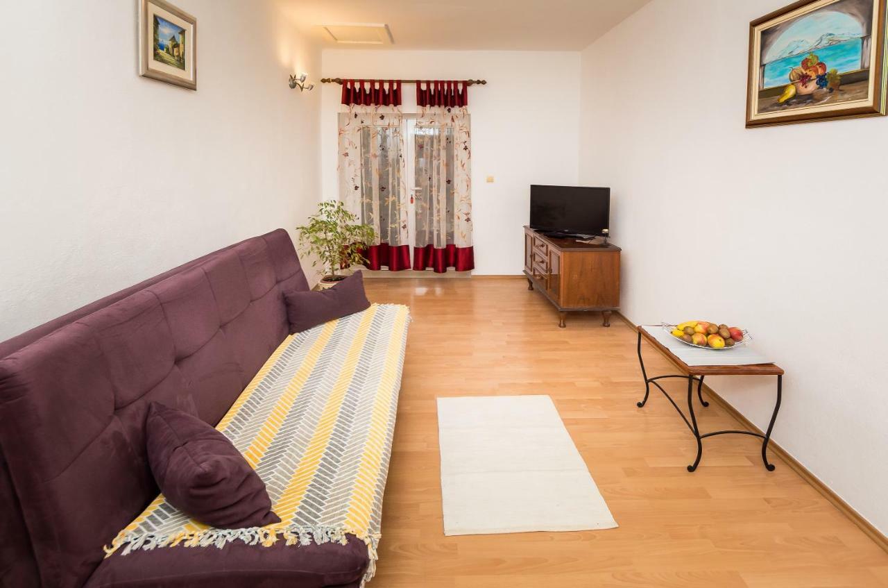 Apartment Leut With Spacious Terrace And Sea View สลาทิเน ภายนอก รูปภาพ