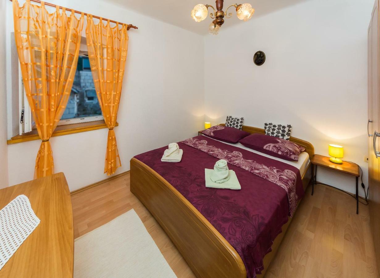 Apartment Leut With Spacious Terrace And Sea View สลาทิเน ภายนอก รูปภาพ