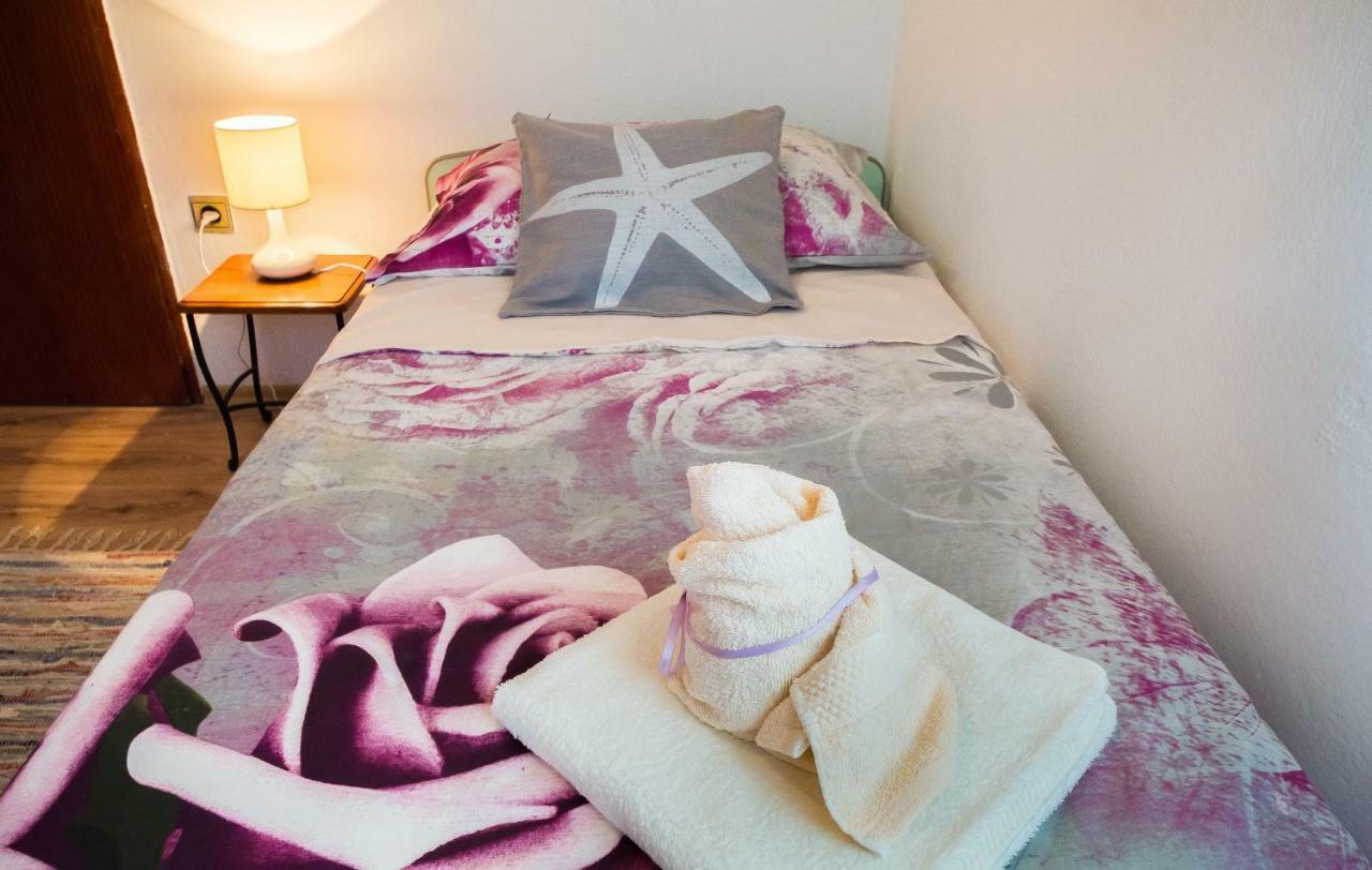 Apartment Leut With Spacious Terrace And Sea View สลาทิเน ภายนอก รูปภาพ
